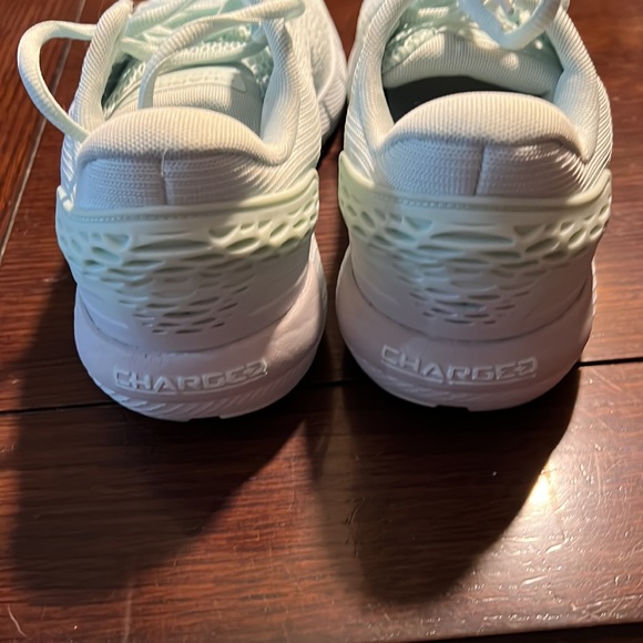 Womens UA charged shoes 8.5 mint color - Picture 3 of 4